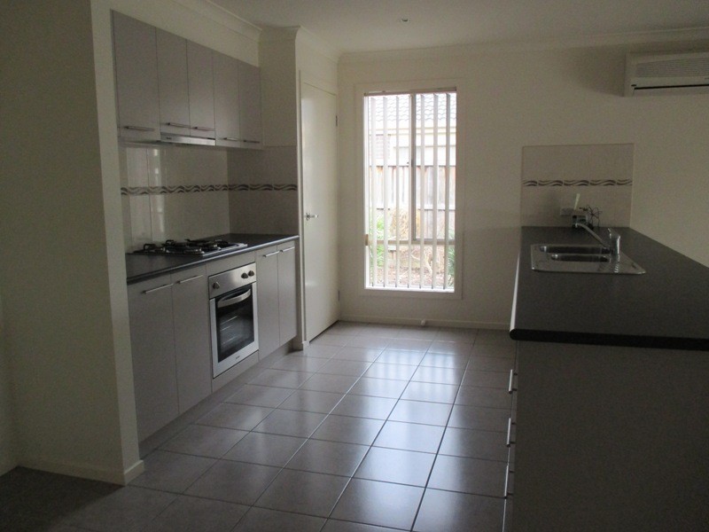 18 Westmoreland Avenue, Cranbourne North VIC 3977