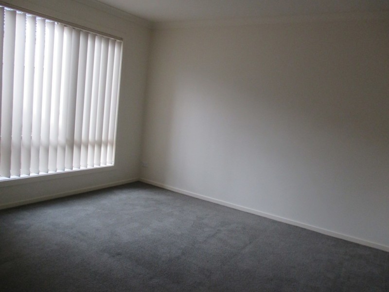 18 Westmoreland Avenue, Cranbourne North VIC 3977