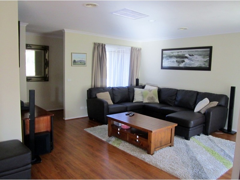 21 Monahans Road, Cranbourne West VIC 3977