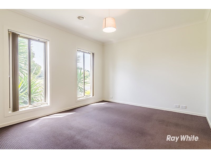 4 Ardent Crescent, Cranbourne East VIC 3977