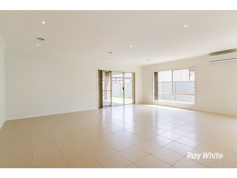 4 Ardent Crescent, Cranbourne East VIC 3977