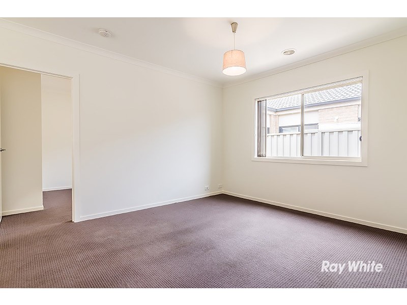 4 Ardent Crescent, Cranbourne East VIC 3977