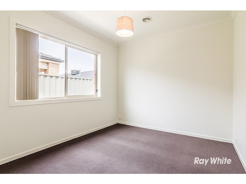 4 Ardent Crescent, Cranbourne East VIC 3977