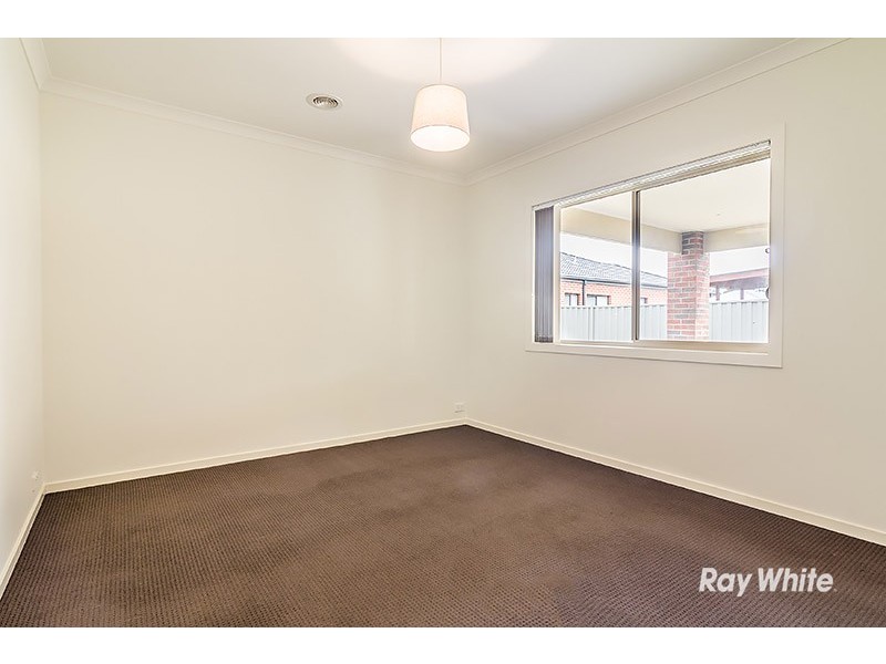 4 Ardent Crescent, Cranbourne East VIC 3977