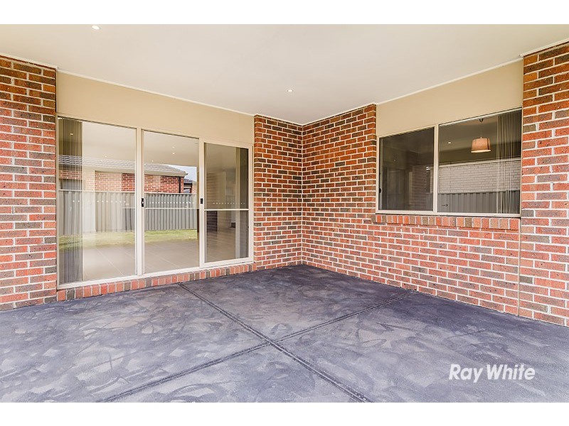 4 Ardent Crescent, Cranbourne East VIC 3977