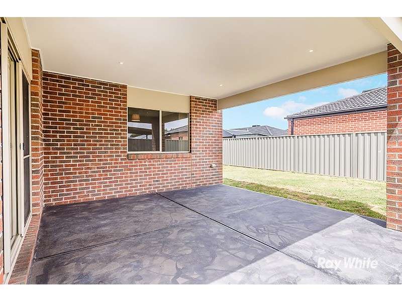 4 Ardent Crescent, Cranbourne East VIC 3977