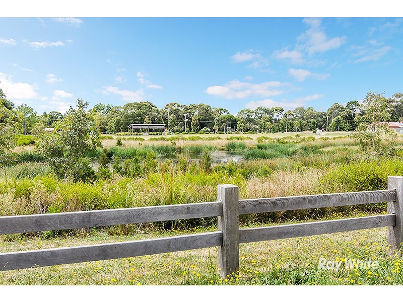 4 Ardent Crescent, Cranbourne East VIC 3977