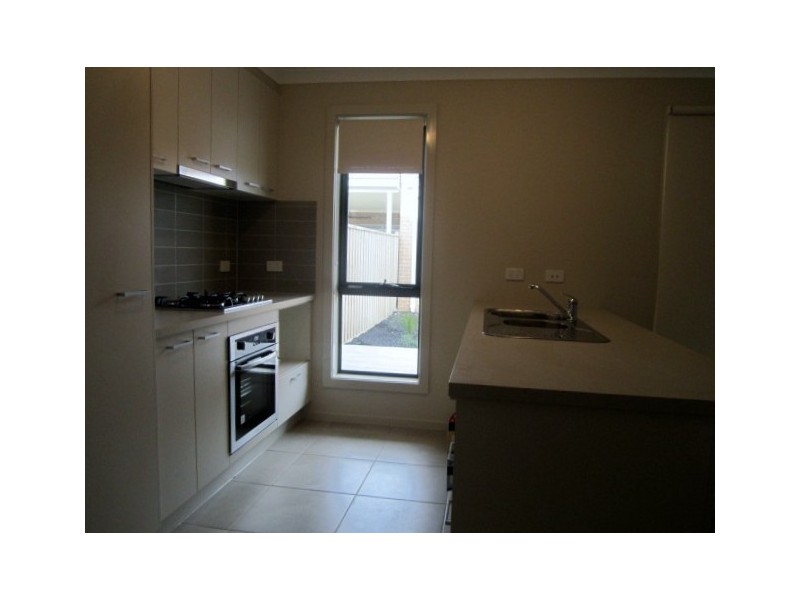 35 Kosciuszko Circuit, Clyde VIC 3978