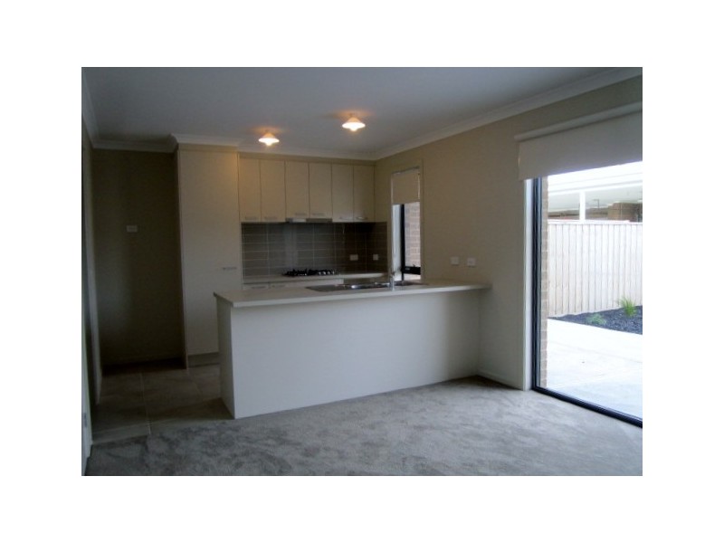 35 Kosciuszko Circuit, Clyde VIC 3978