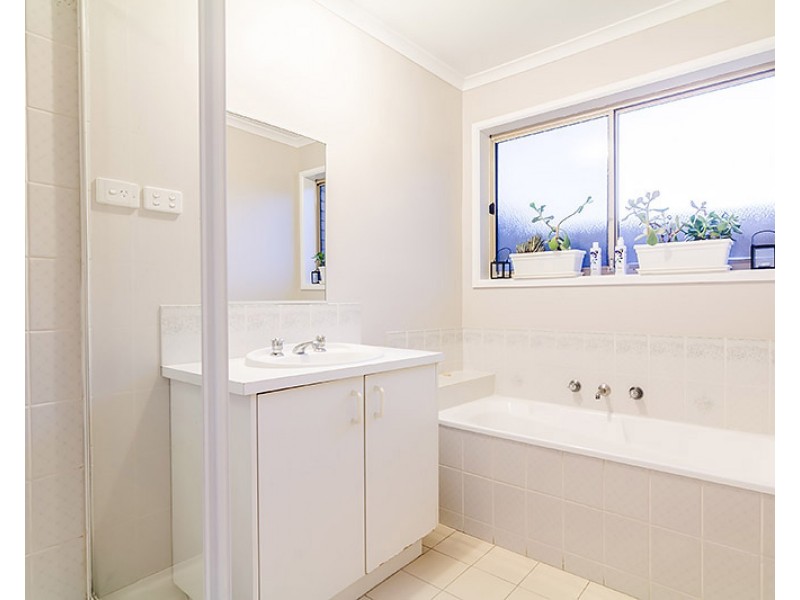 23 Marnie Drive, Cranbourne West VIC 3977