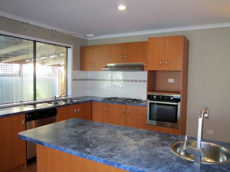 10 Masterton Place, Cranbourne East VIC 3977