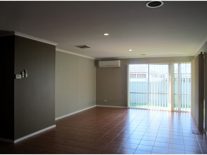 10 Masterton Place, Cranbourne East VIC 3977