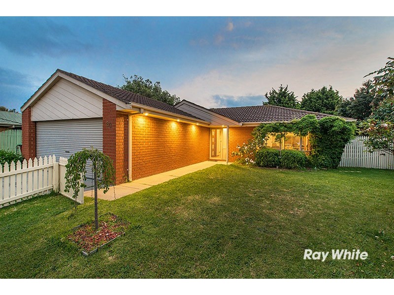 20 Andrea Crescent, Cranbourne North VIC 3977