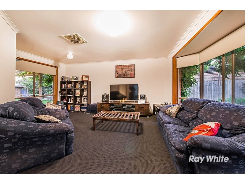 20 Andrea Crescent, Cranbourne North VIC 3977