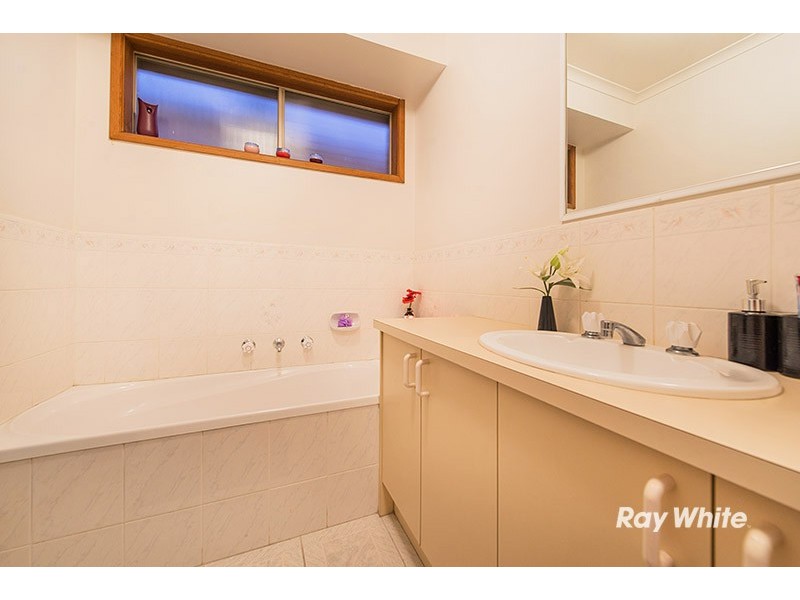 20 Andrea Crescent, Cranbourne North VIC 3977