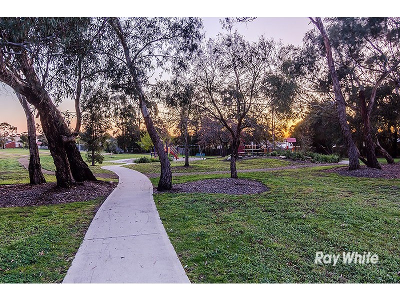 20 Andrea Crescent, Cranbourne North VIC 3977