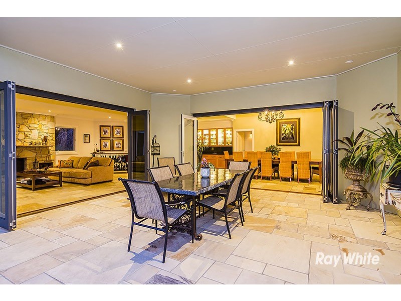 2 Oakridge Close, Lysterfield South VIC 3156