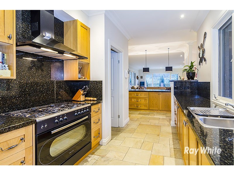 2 Oakridge Close, Lysterfield South VIC 3156