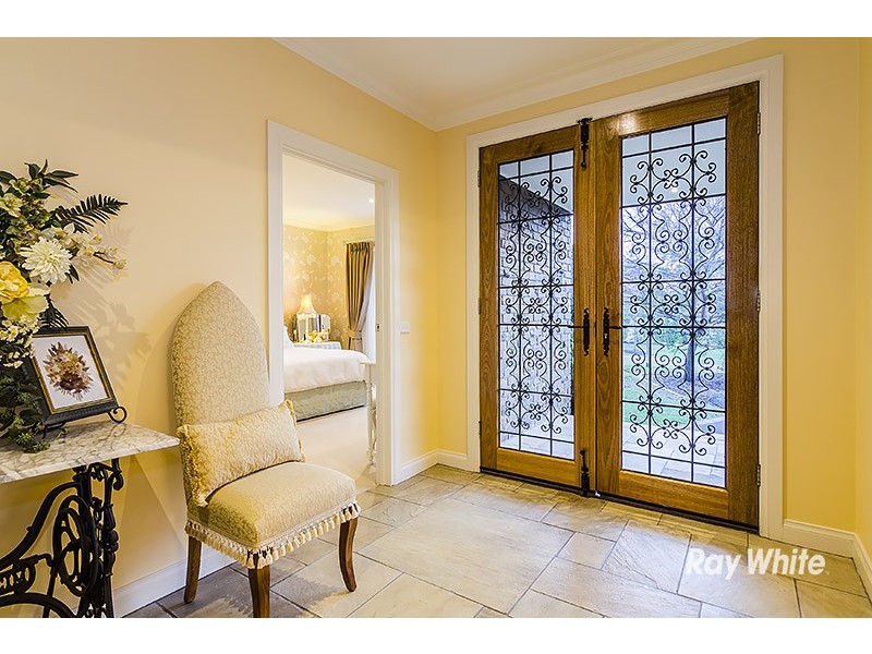 2 Oakridge Close, Lysterfield South VIC 3156