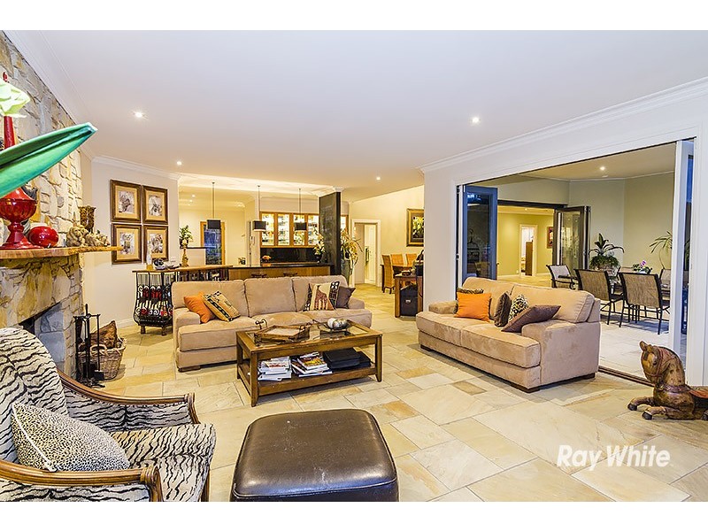 2 Oakridge Close, Lysterfield South VIC 3156