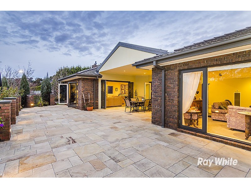 2 Oakridge Close, Lysterfield South VIC 3156
