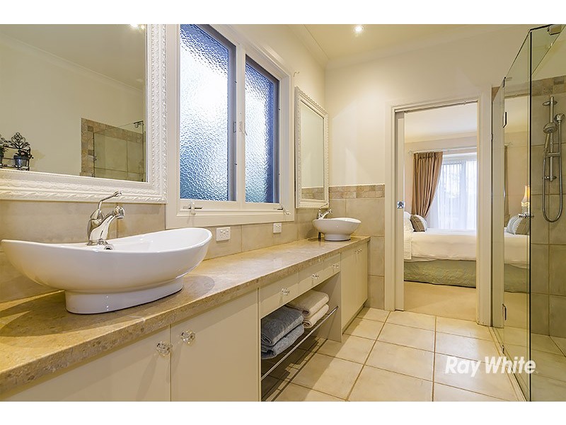 2 Oakridge Close, Lysterfield South VIC 3156