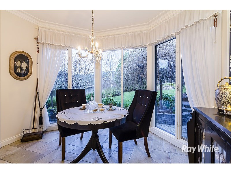 2 Oakridge Close, Lysterfield South VIC 3156