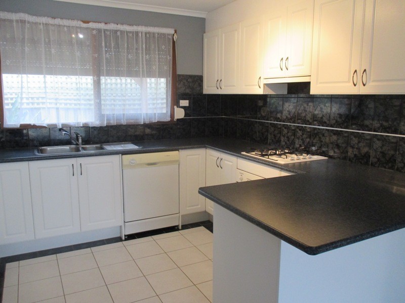 32 Courtenay Avenue, Cranbourne North VIC 3977