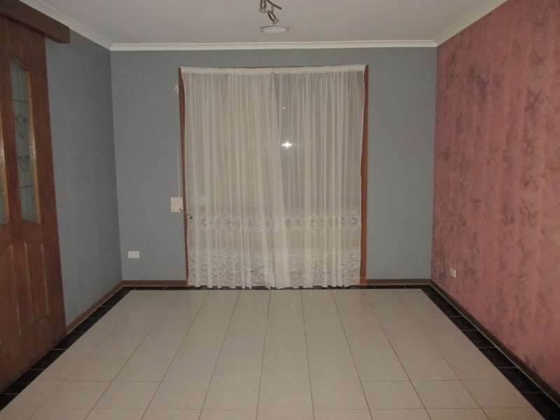 32 Courtenay Avenue, Cranbourne North VIC 3977