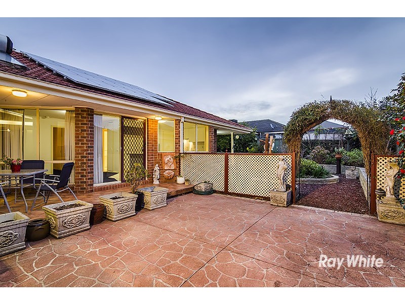 21 Sinatra Way, Cranbourne East VIC 3977