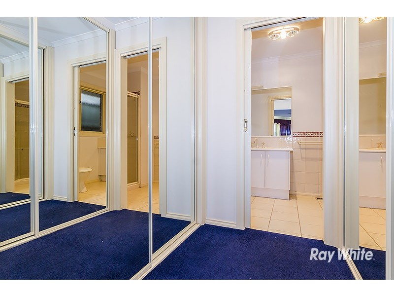 21 Sinatra Way, Cranbourne East VIC 3977