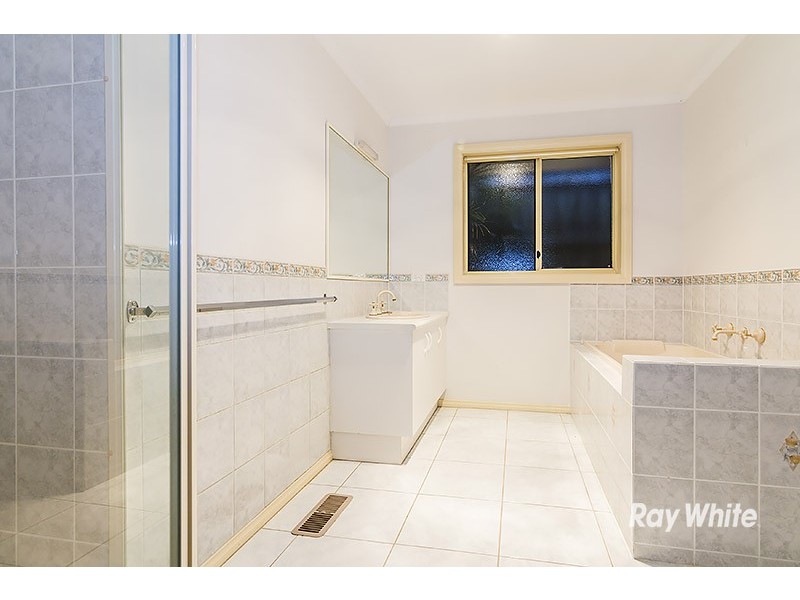 21 Sinatra Way, Cranbourne East VIC 3977