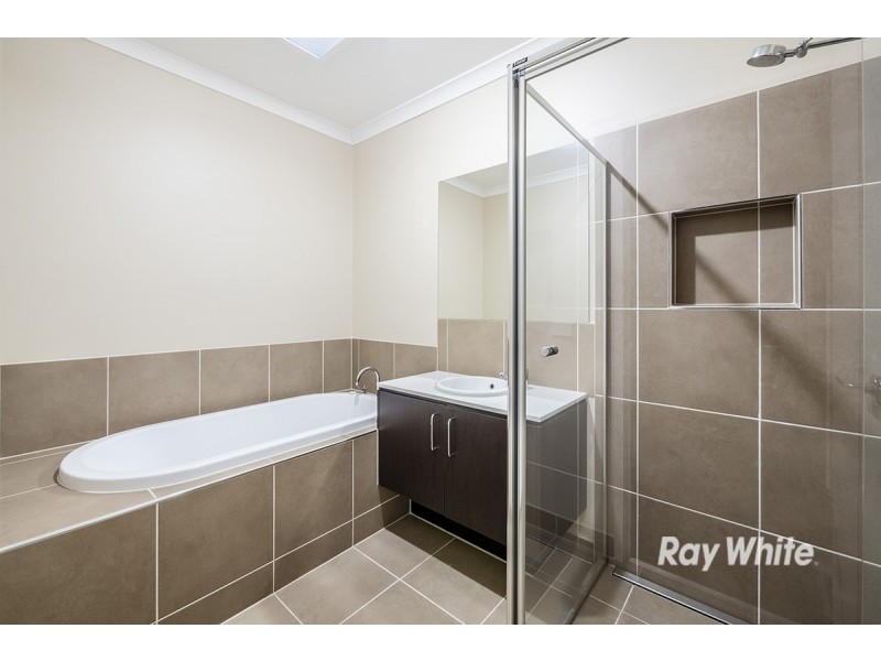 9 Livida Circuit, Lyndhurst VIC 3975