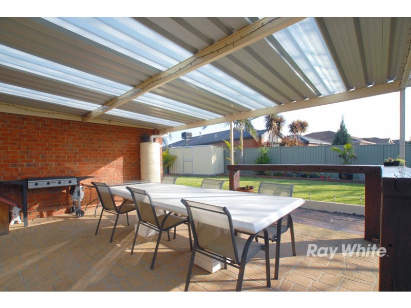 9 Scotsdale Drive, Cranbourne East VIC 3977