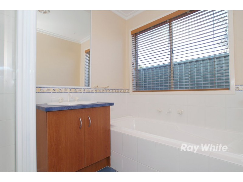 9 Scotsdale Drive, Cranbourne East VIC 3977