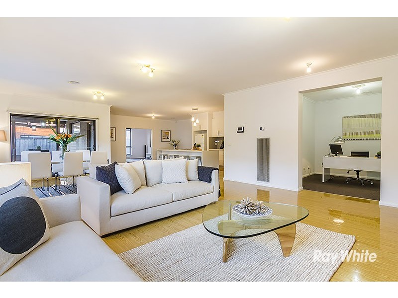 6 Gregson Grove, Lyndhurst VIC 3975