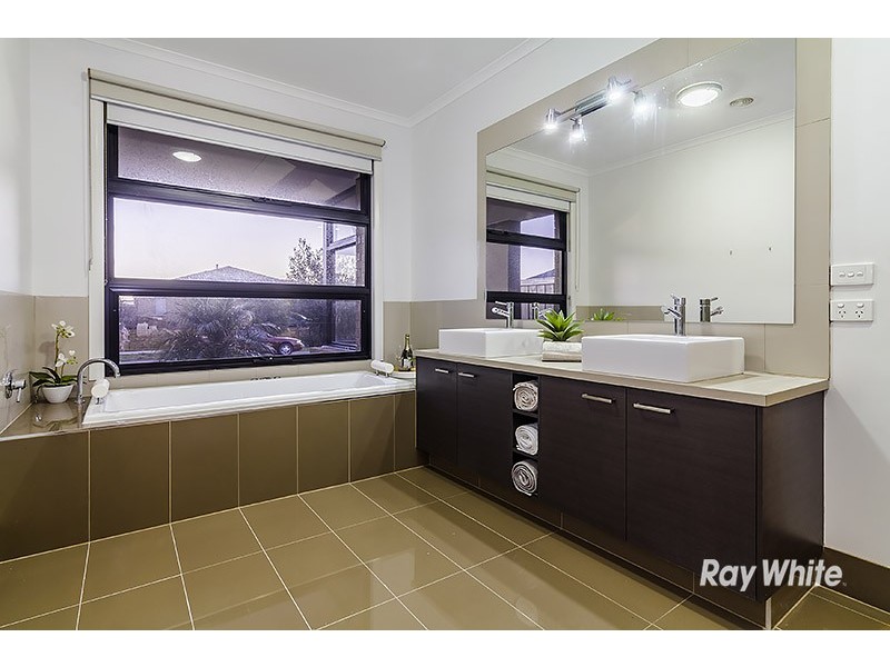 6 Gregson Grove, Lyndhurst VIC 3975