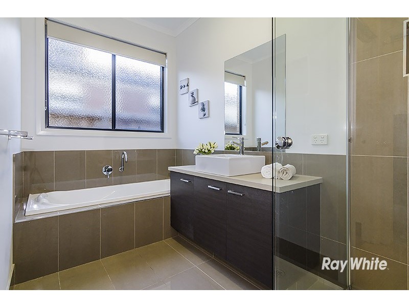 6 Gregson Grove, Lyndhurst VIC 3975