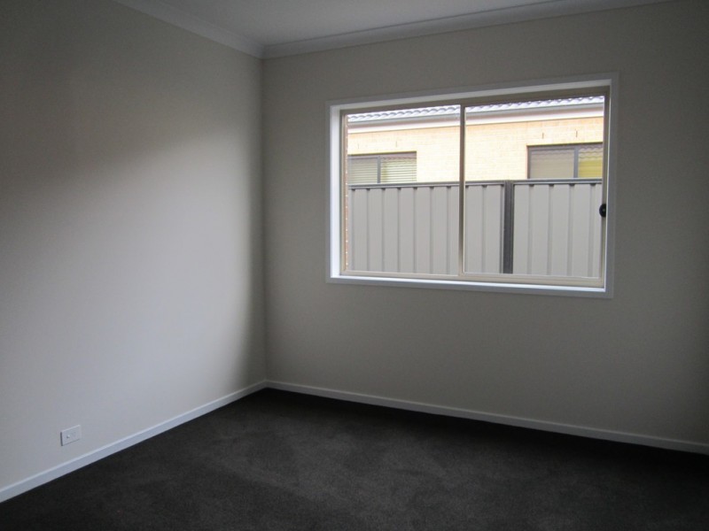 21 Calabrese Circuit, Clyde North VIC 3978