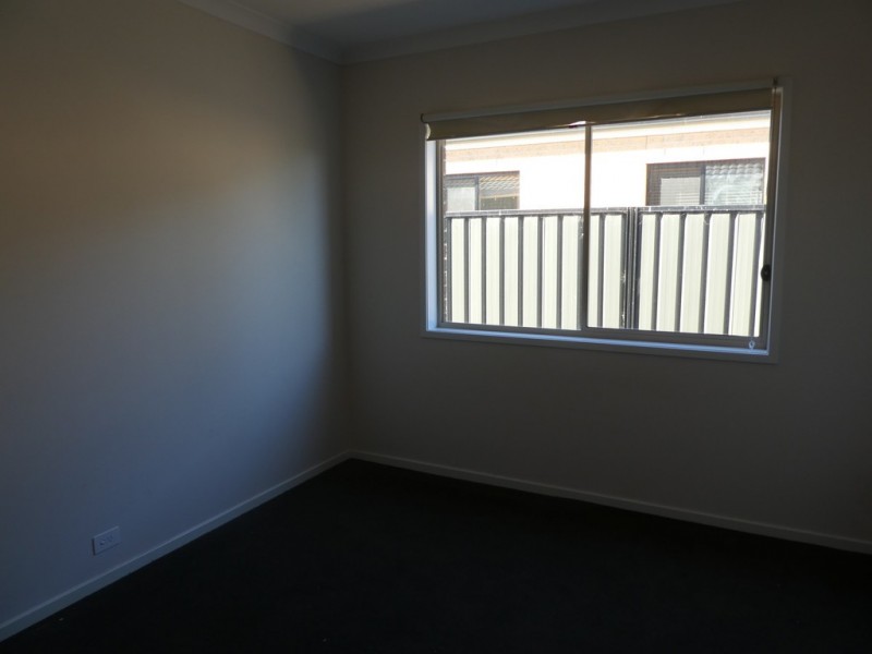 21 Calabrese Circuit, Clyde North VIC 3978