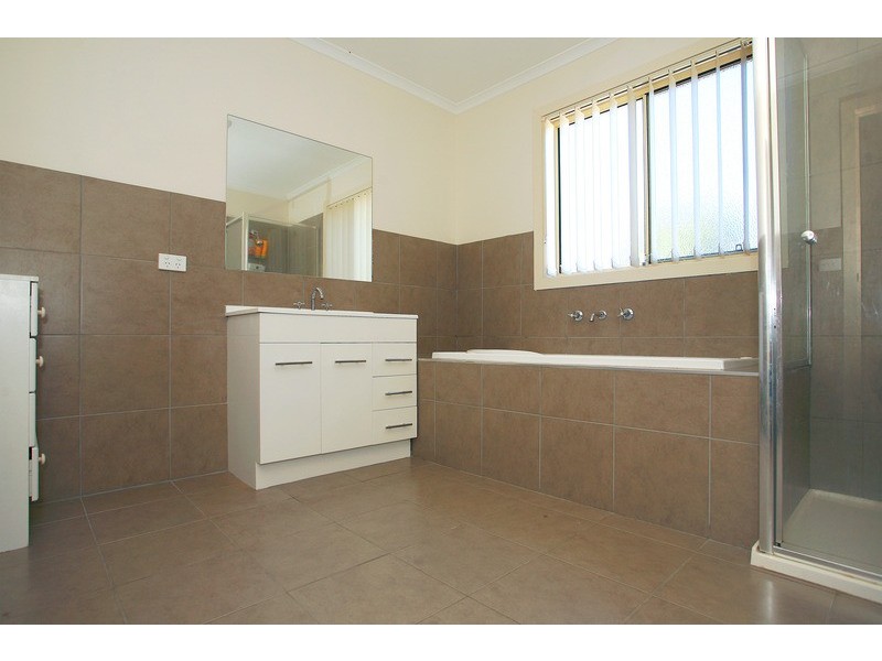 1/5 Hoddle Court, Cranbourne VIC 3977