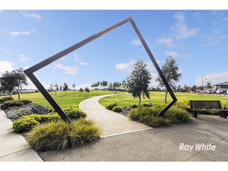 30 Spearwood Rise, Cranbourne West VIC 3977