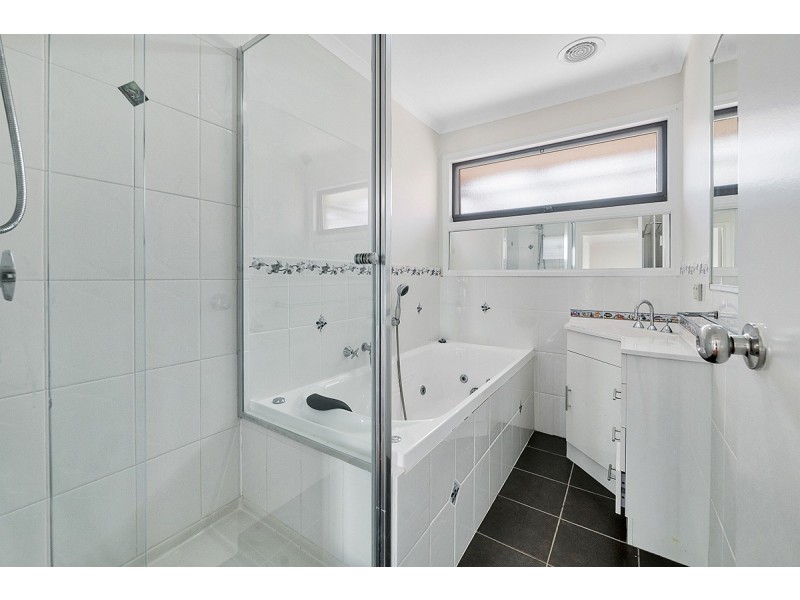 28 Wallace Road, Cranbourne VIC 3977