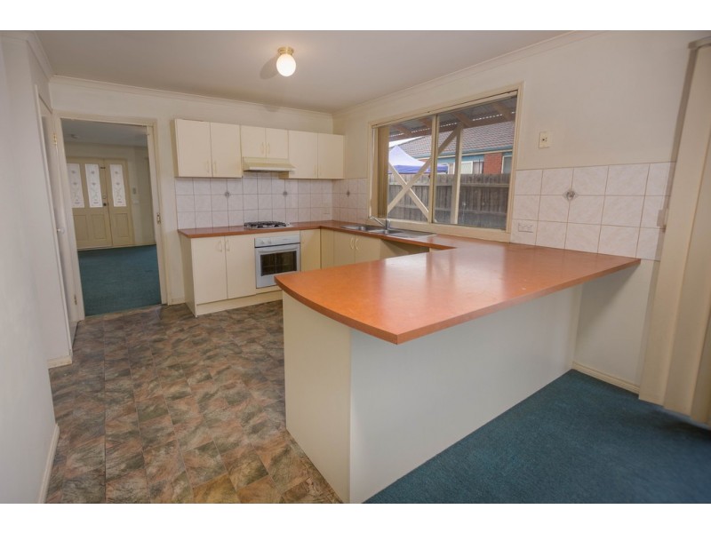 63 Scarborough Avenue, Cranbourne West VIC 3977