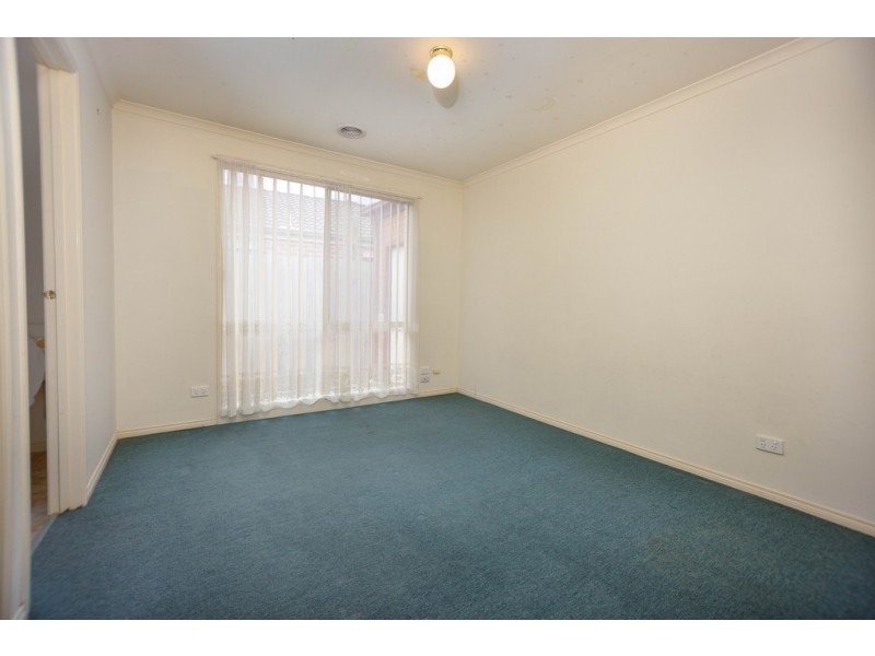 63 Scarborough Avenue, Cranbourne West VIC 3977