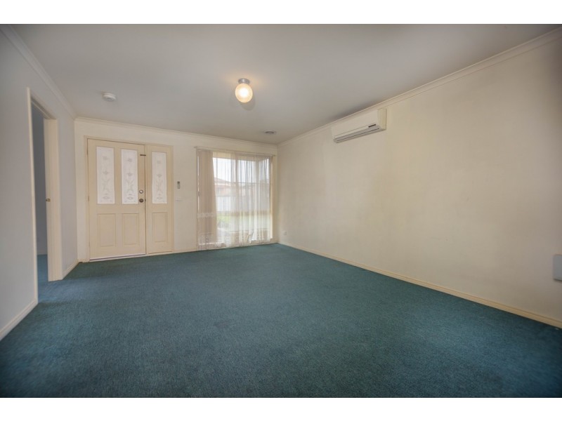 63 Scarborough Avenue, Cranbourne West VIC 3977