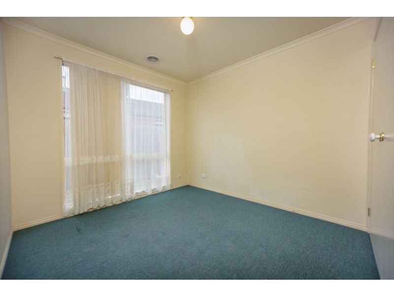 63 Scarborough Avenue, Cranbourne West VIC 3977