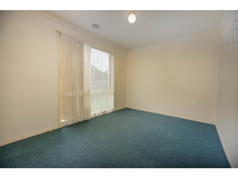 63 Scarborough Avenue, Cranbourne West VIC 3977