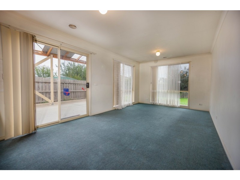63 Scarborough Avenue, Cranbourne West VIC 3977