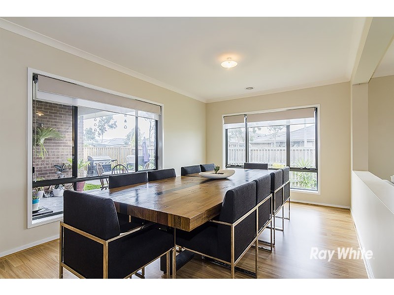 32 Quarters Boulevard, Cranbourne West VIC 3977